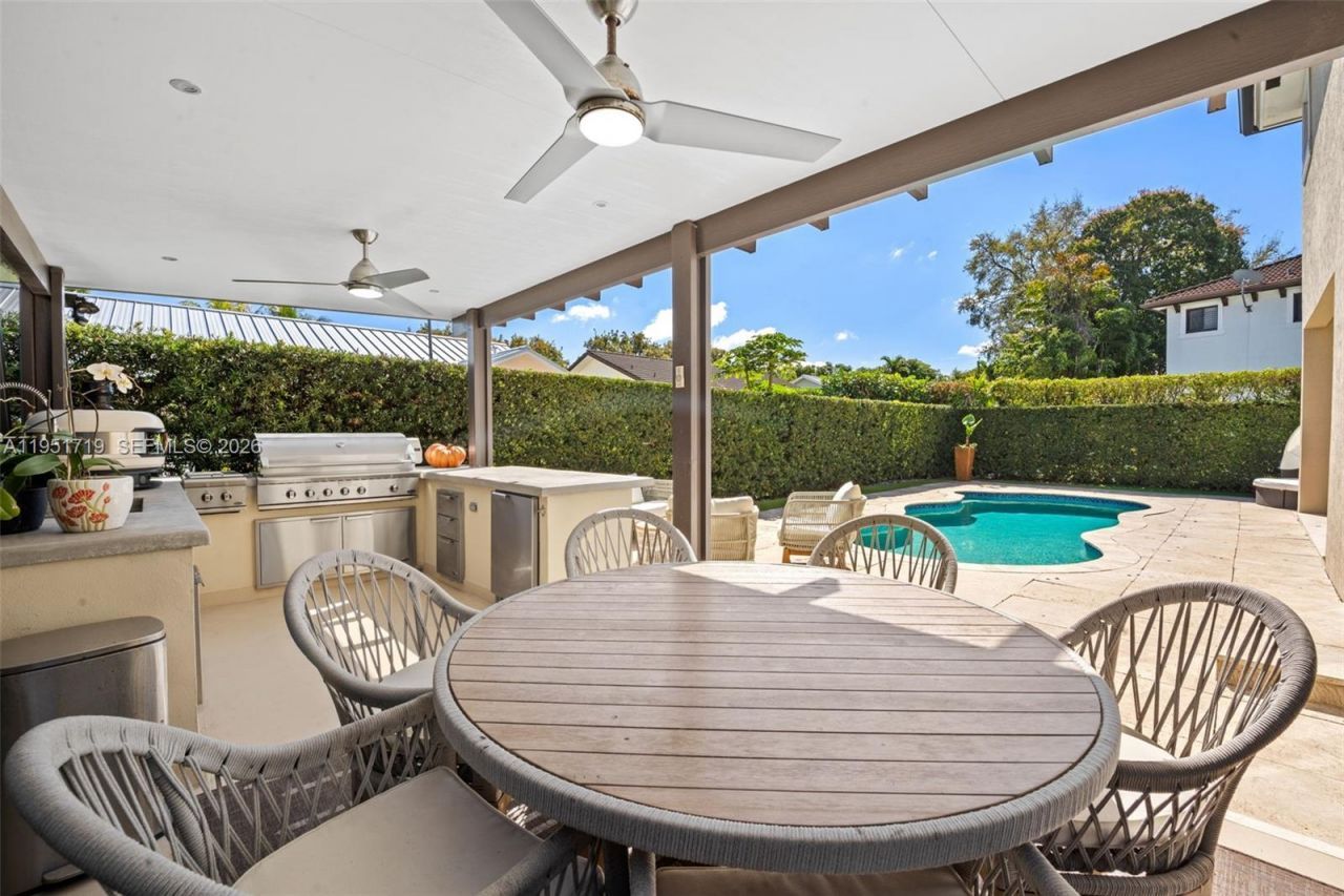 6061 SW 13th St , West Miami, FL 33144 Photo