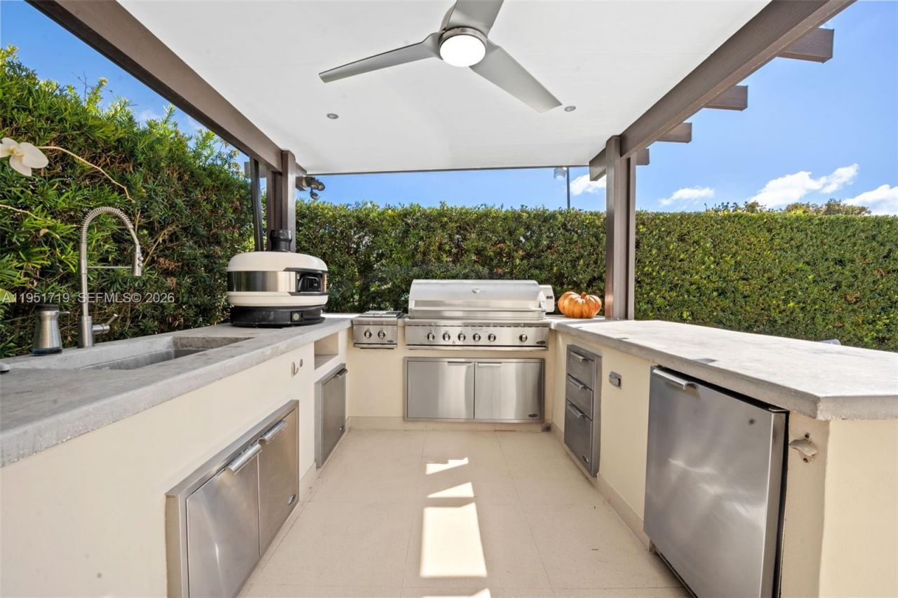 6061 SW 13th St , West Miami, FL 33144 Photo