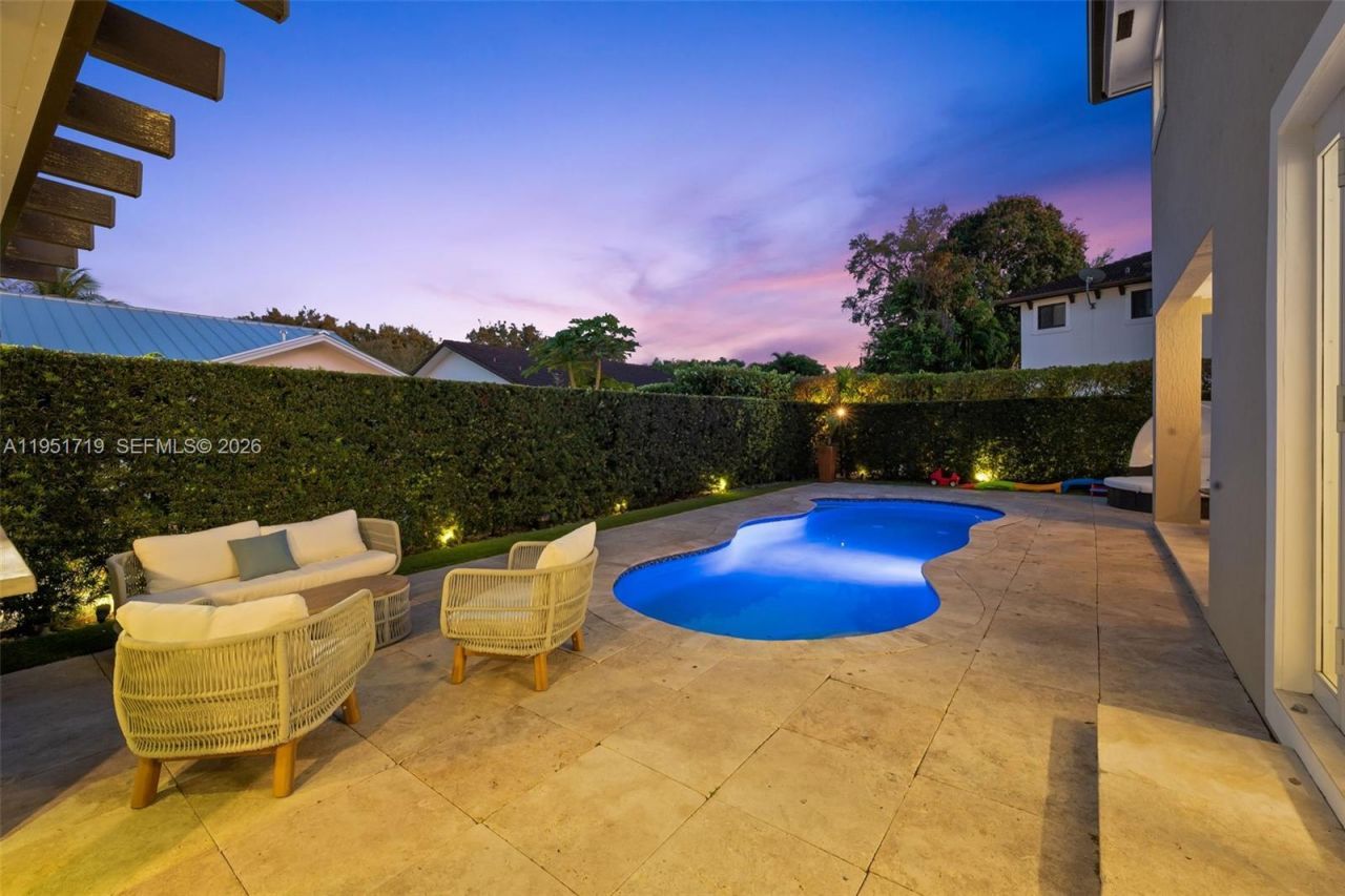 6061 SW 13th St , West Miami, FL 33144 Photo