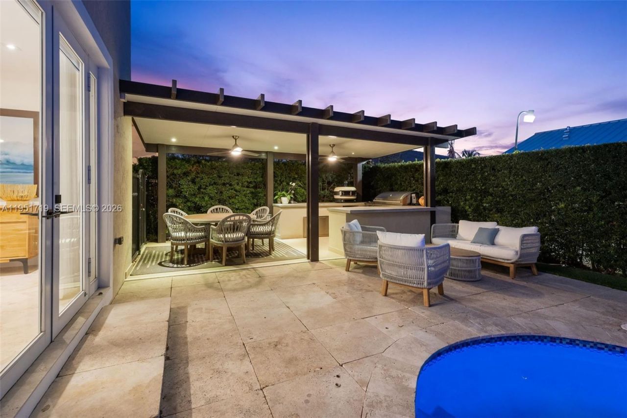 6061 SW 13th St , West Miami, FL 33144 Photo