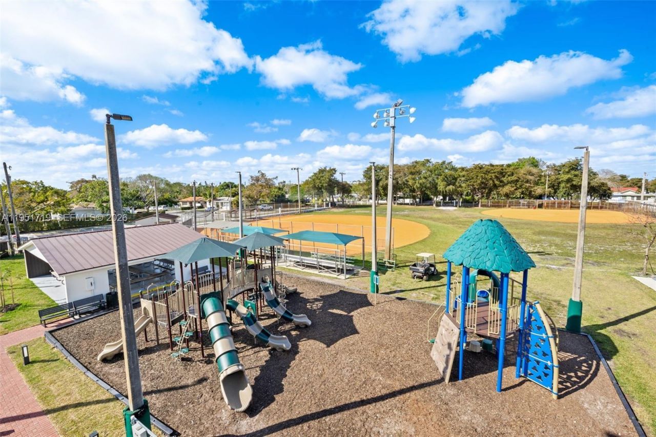 6061 SW 13th St , West Miami, FL 33144 Photo