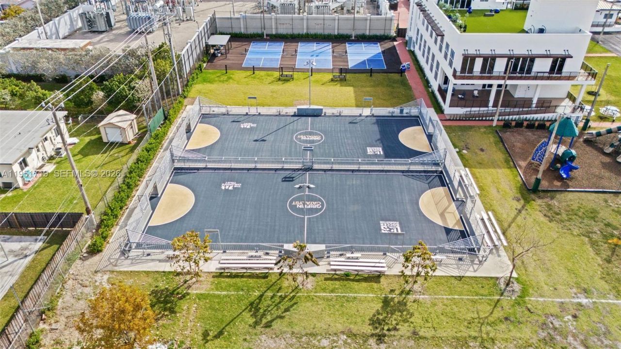 6061 SW 13th St , West Miami, FL 33144 Photo