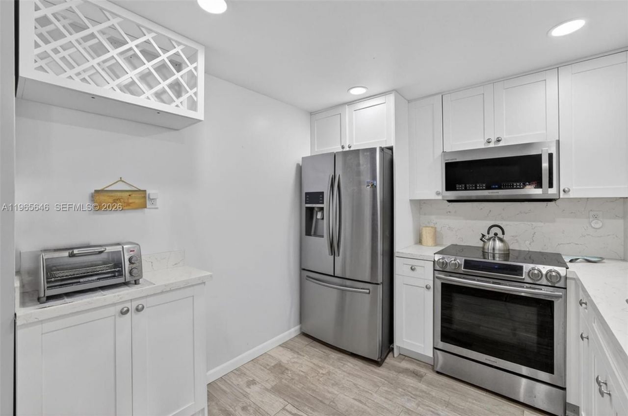 1913 S Ocean Dr, Unit 209, Hallandale Beach, FL 33009 Photo