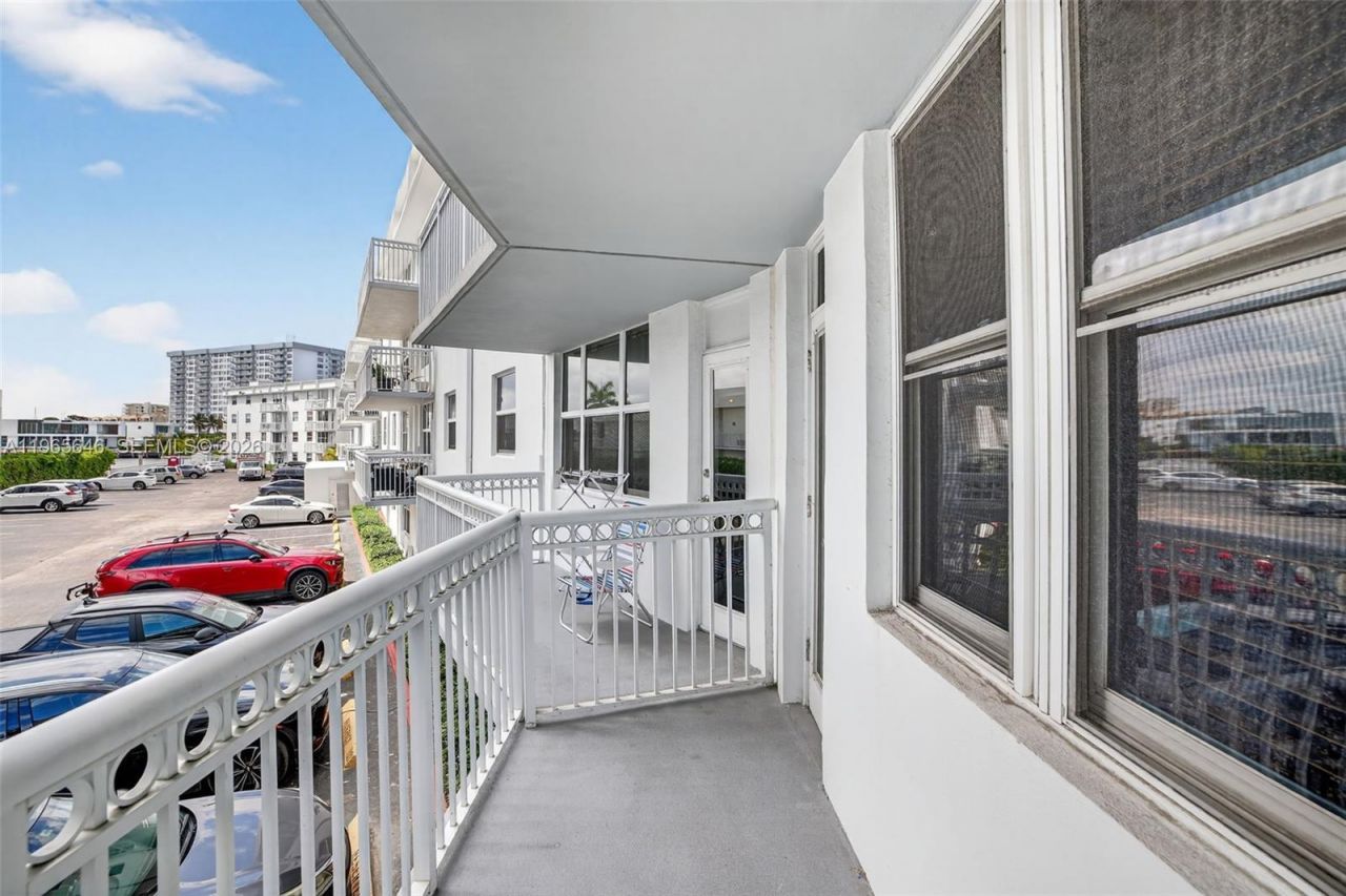 1913 S Ocean Dr, Unit 209, Hallandale Beach, FL 33009 Photo