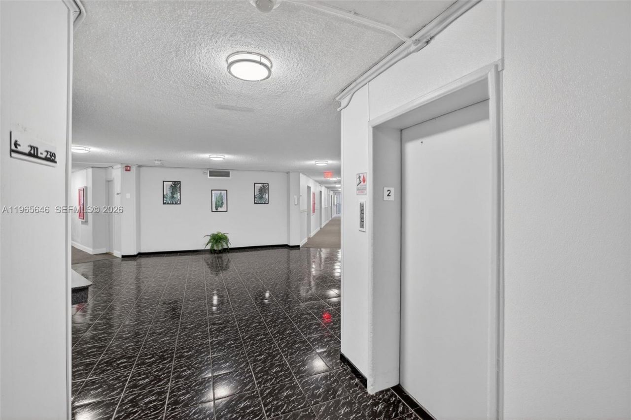 1913 S Ocean Dr, Unit 209, Hallandale Beach, FL 33009 Photo