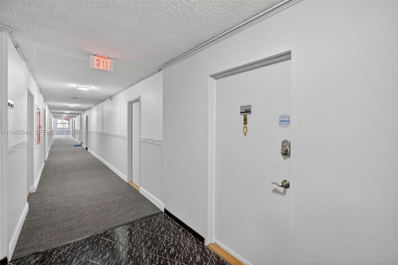 1913 S Ocean Dr, Unit 209, Hallandale Beach, FL 33009 Photo