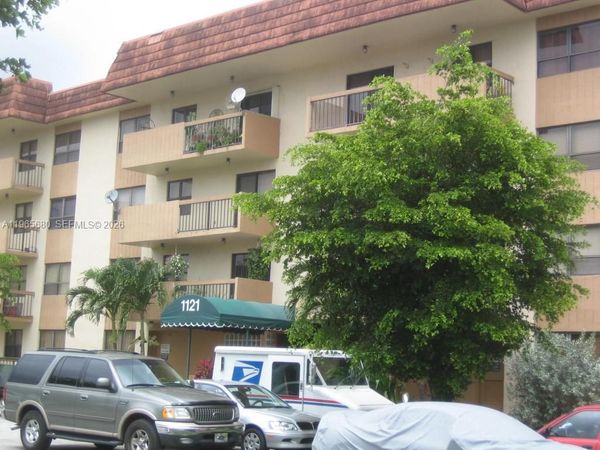 1121 SW 122 AV , Unit 414, Miami, FL 33184