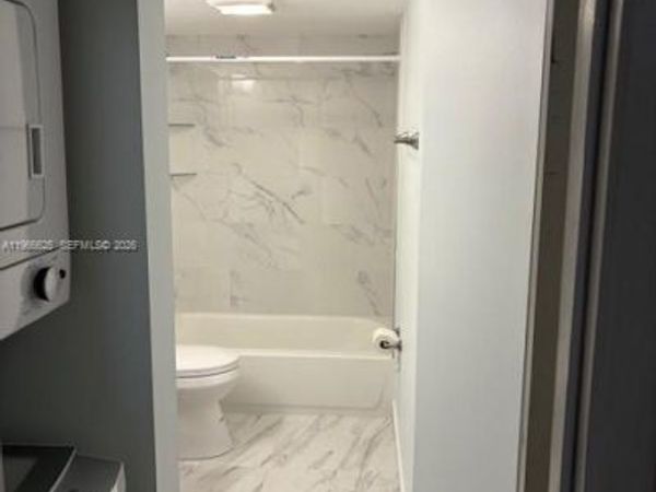 15539 N Miami Lakeway N, Unit 201-22, Miami Lakes, FL 33014