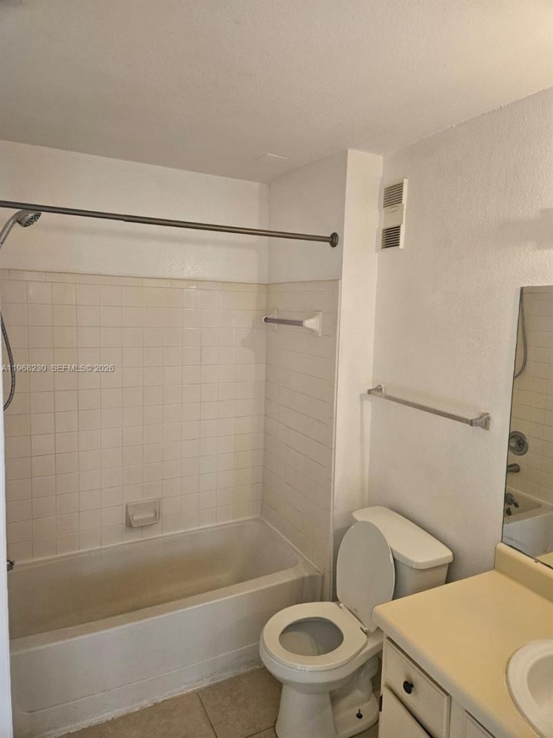 3300 N Pinewalk Dr N , Unit 1911, Margate, FL 33063 Photo