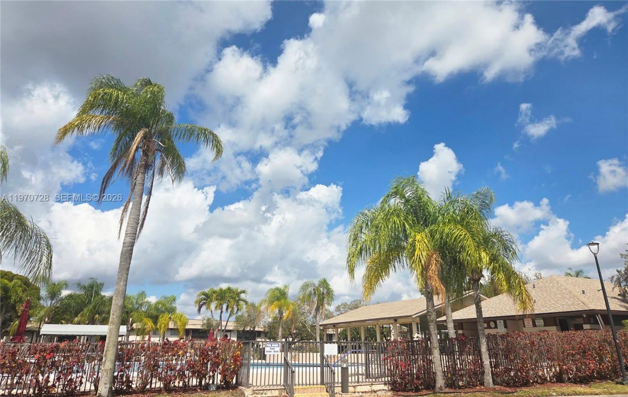 9842 Belfort Cir, Unit 214A4, Tamarac, FL 33321 Photo