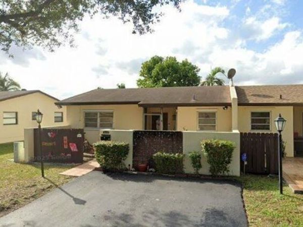 13772 Kendale Lakes Dr, Unit 1, Miami, FL 33183