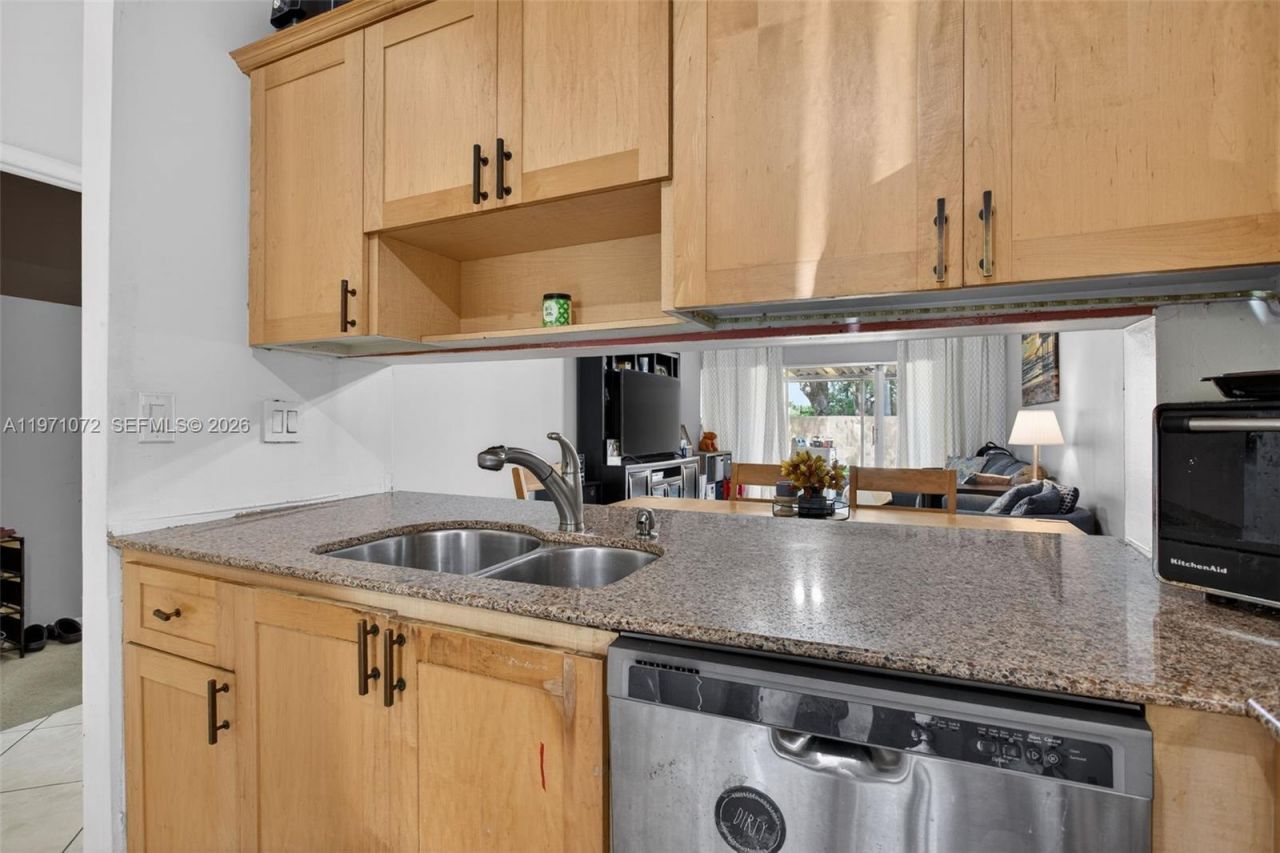 802 NW 79th Ter, Plantation, FL 33324 Photo