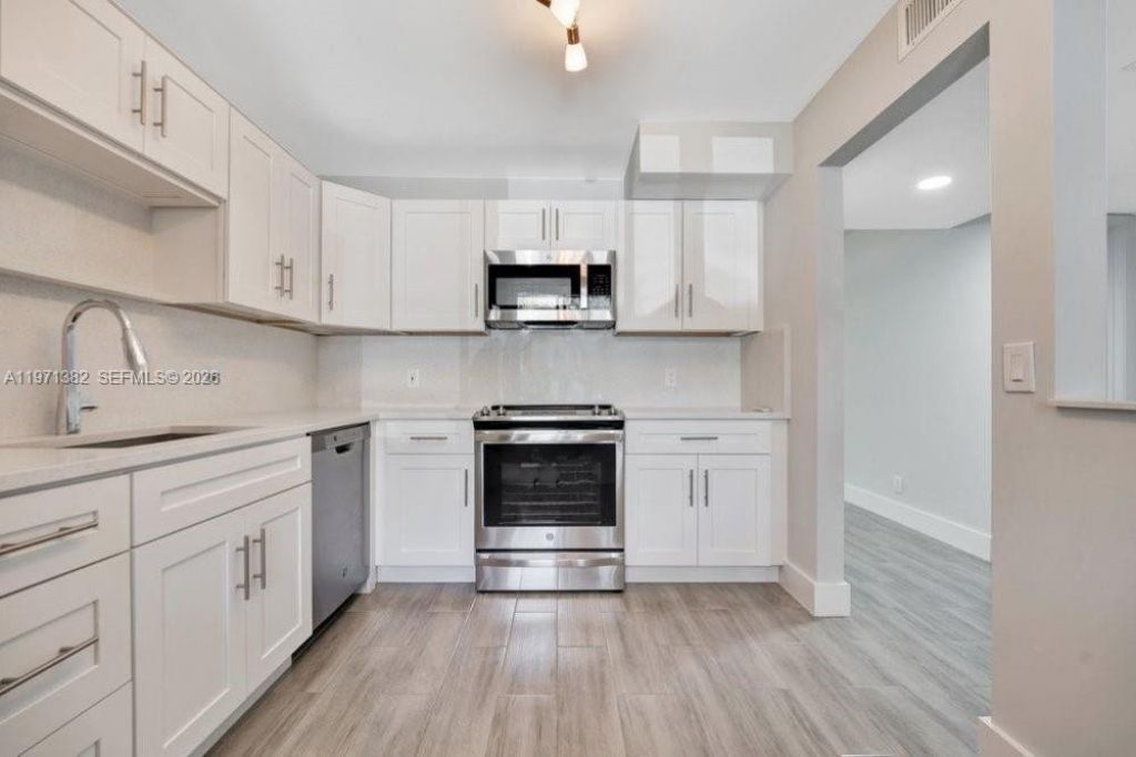 380 Racquet Club Rd , Unit 105, Weston, FL 33326 Photo