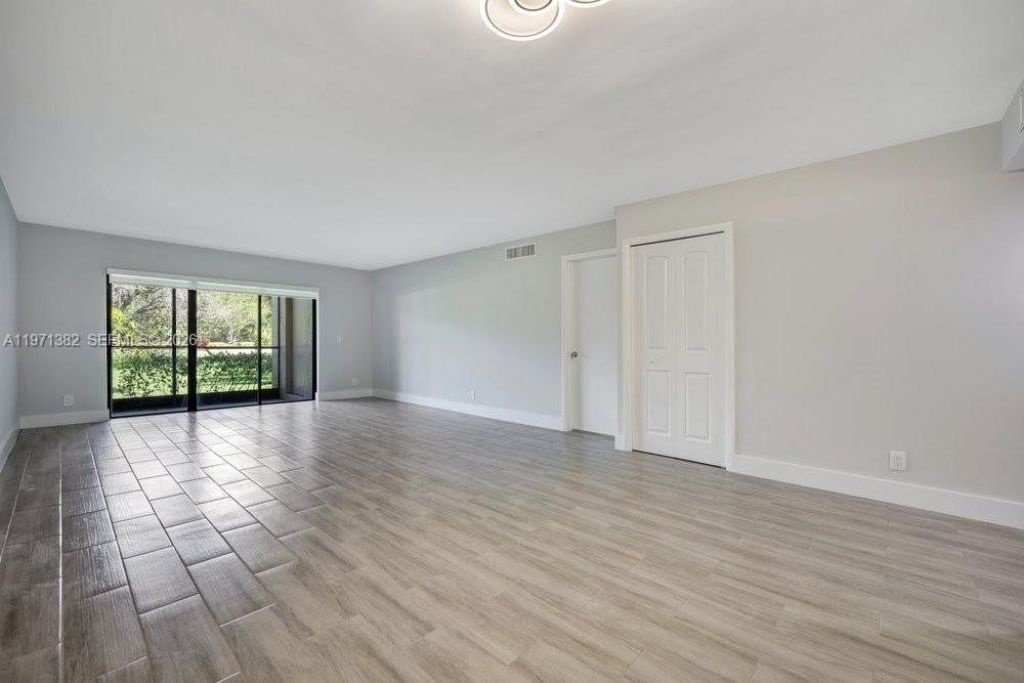 380 Racquet Club Rd , Unit 105, Weston, FL 33326 Photo