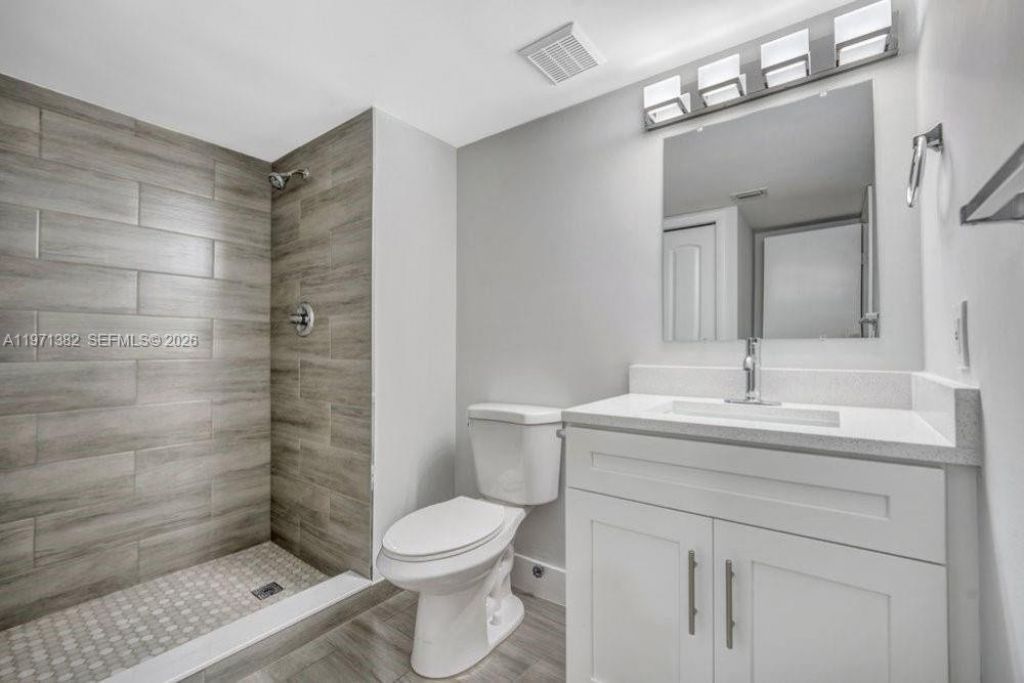 380 Racquet Club Rd , Unit 105, Weston, FL 33326 Photo