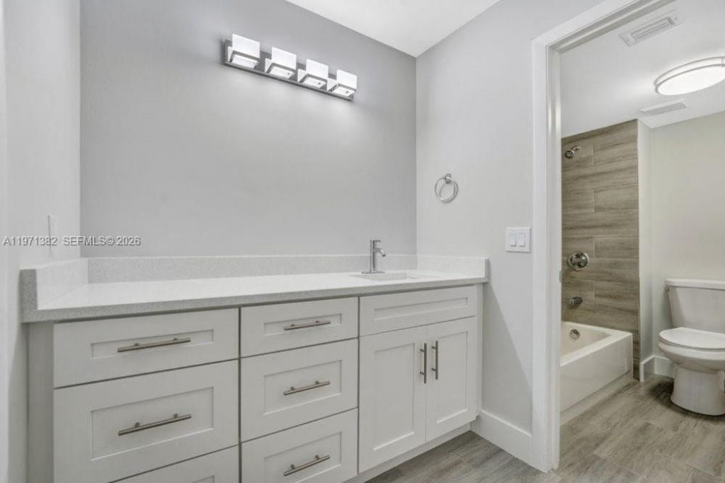 380 Racquet Club Rd , Unit 105, Weston, FL 33326 Photo