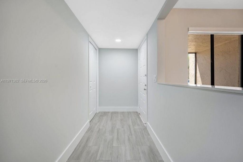 380 Racquet Club Rd , Unit 105, Weston, FL 33326 Photo