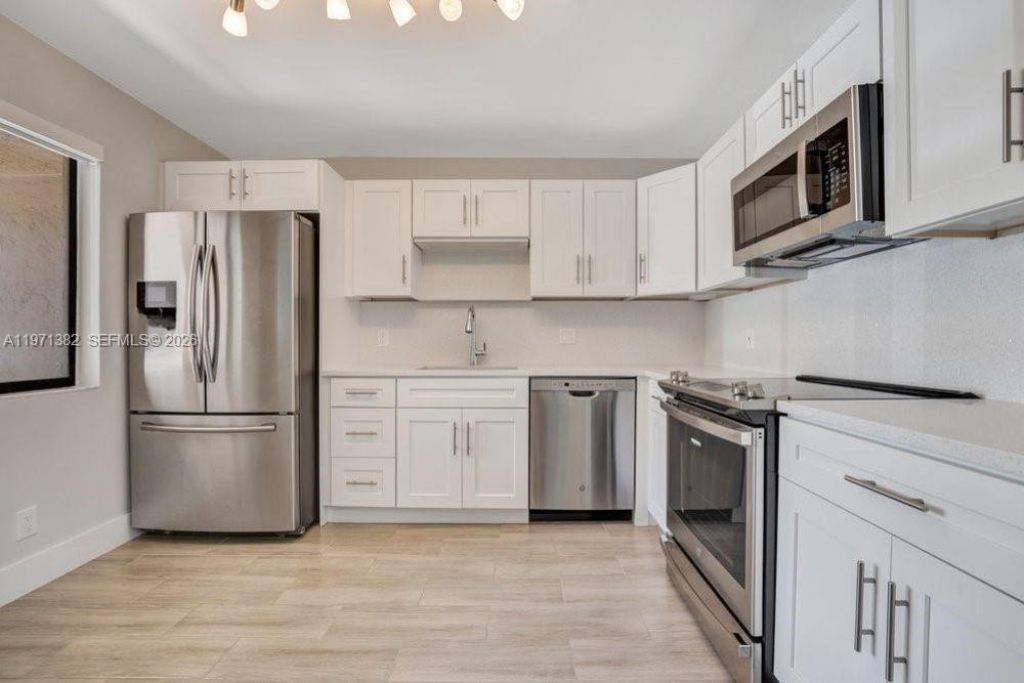 380 Racquet Club Rd , Unit 105, Weston, FL 33326 Photo