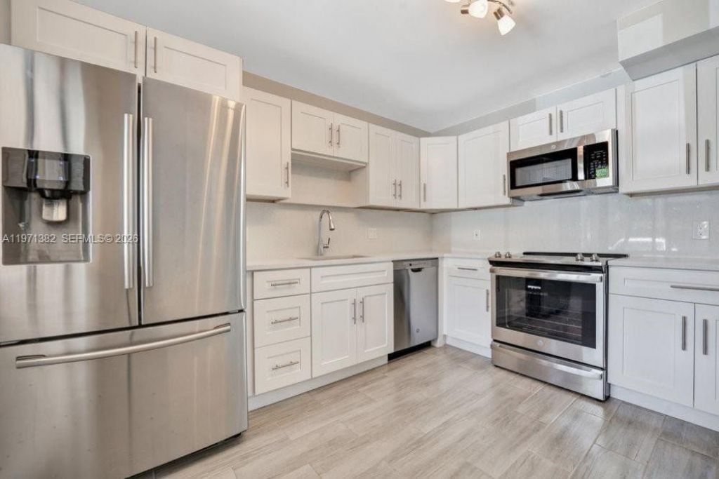 380 Racquet Club Rd , Unit 105, Weston, FL 33326 Photo