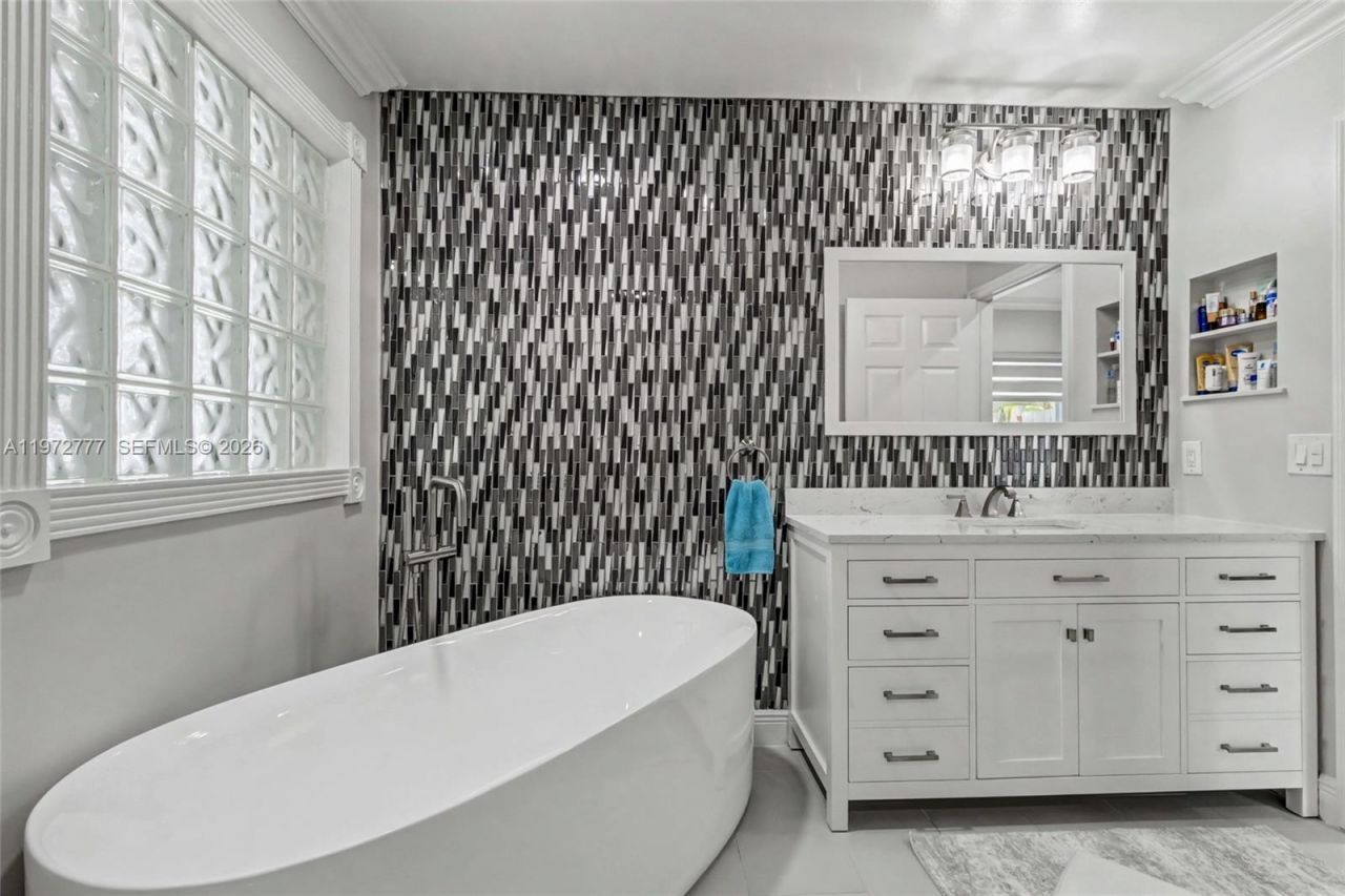 1110 Lemonwood St , Hollywood, FL 33019 Photo