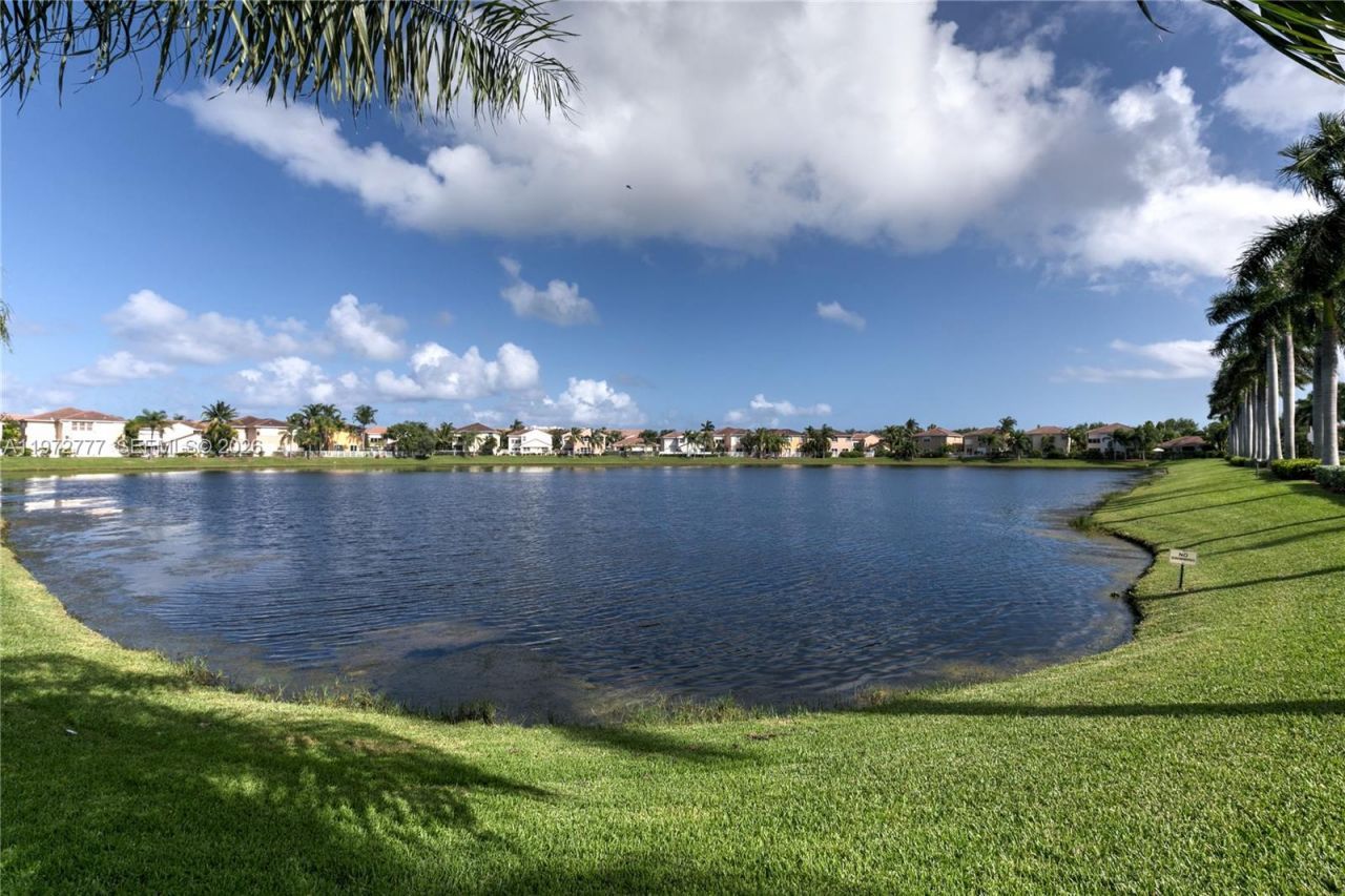 1110 Lemonwood St , Hollywood, FL 33019 Photo