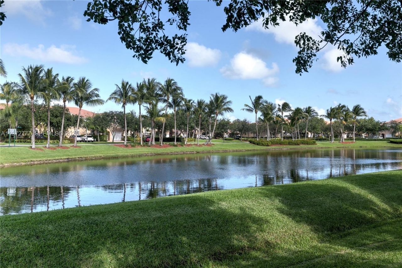 1110 Lemonwood St , Hollywood, FL 33019 Photo