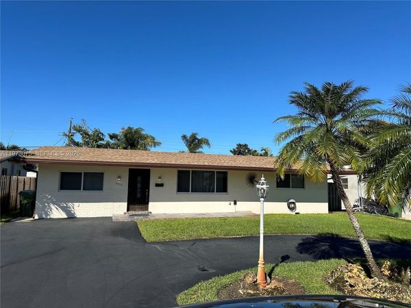 8811 NW 16th St , Pembroke Pines, FL 33024