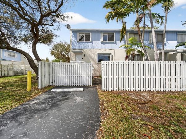 10274 SW 222nd St, Cutler Bay, FL 33190