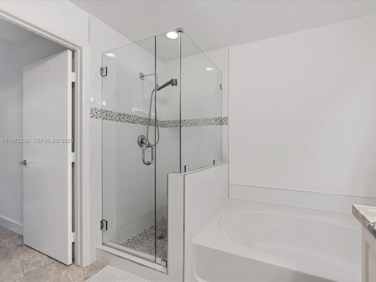 3340 NE 190th St, Unit 204, Aventura, FL 33180 Photo