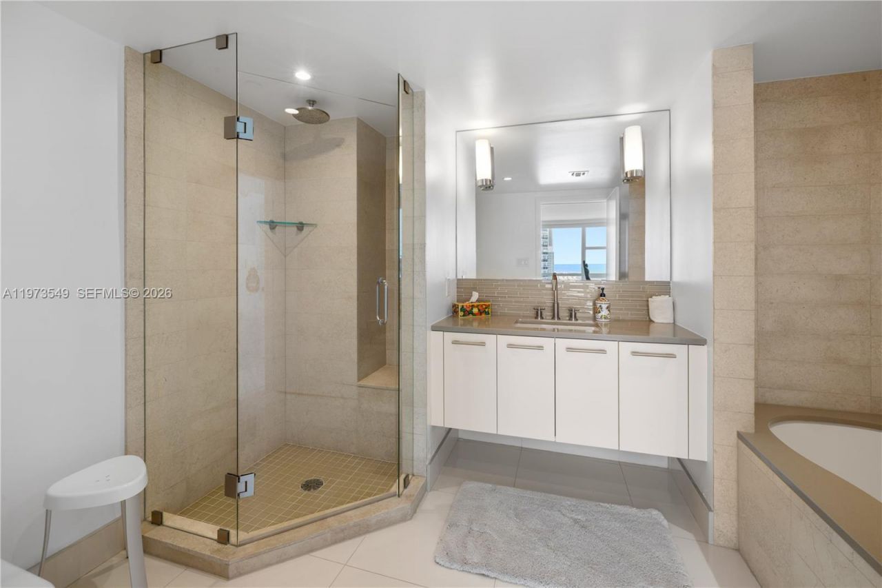 6801 Collins Ave, Unit LPH06 Door, Miami Beach, FL 33141 Photo