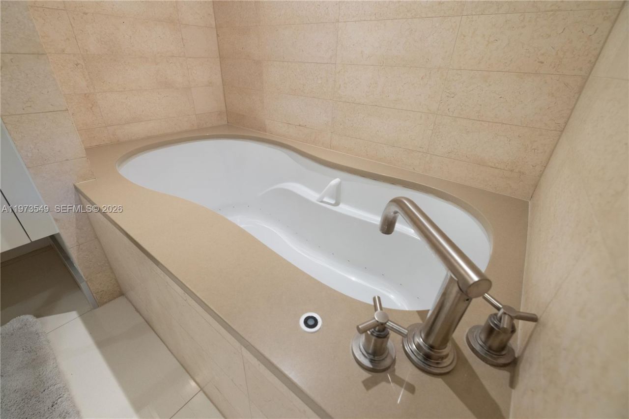 6801 Collins Ave, Unit LPH06 Door, Miami Beach, FL 33141 Photo