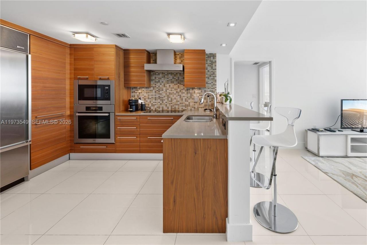 6801 Collins Ave, Unit LPH06 Door, Miami Beach, FL 33141 Photo