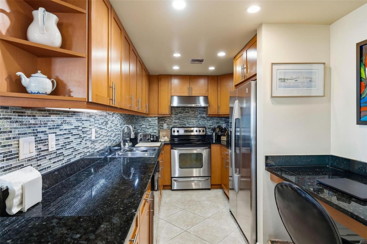 10350 W Bay Harbor Dr, Unit PH-H, Bay Harbor Islands, FL 33154 Photo