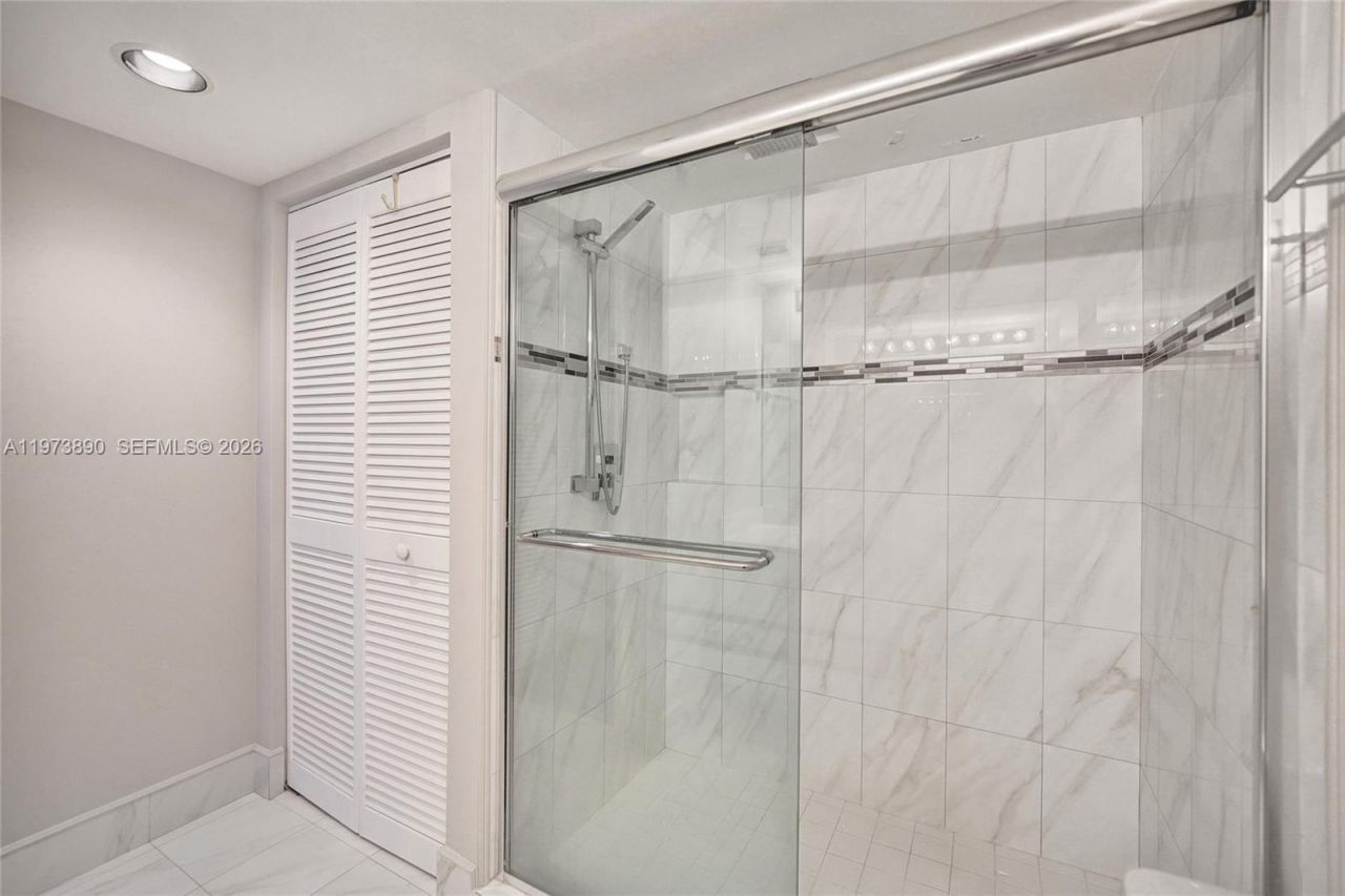 17700 N Bay Rd , Unit 805, Sunny Isles Beach, FL 33160 Photo