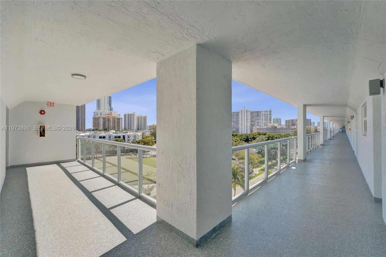 17700 N Bay Rd , Unit 805, Sunny Isles Beach, FL 33160 Photo