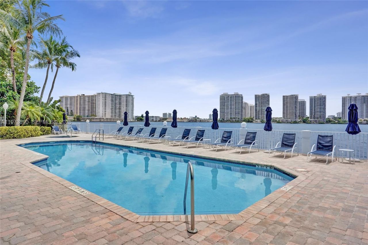 17700 N Bay Rd , Unit 805, Sunny Isles Beach, FL 33160 Photo