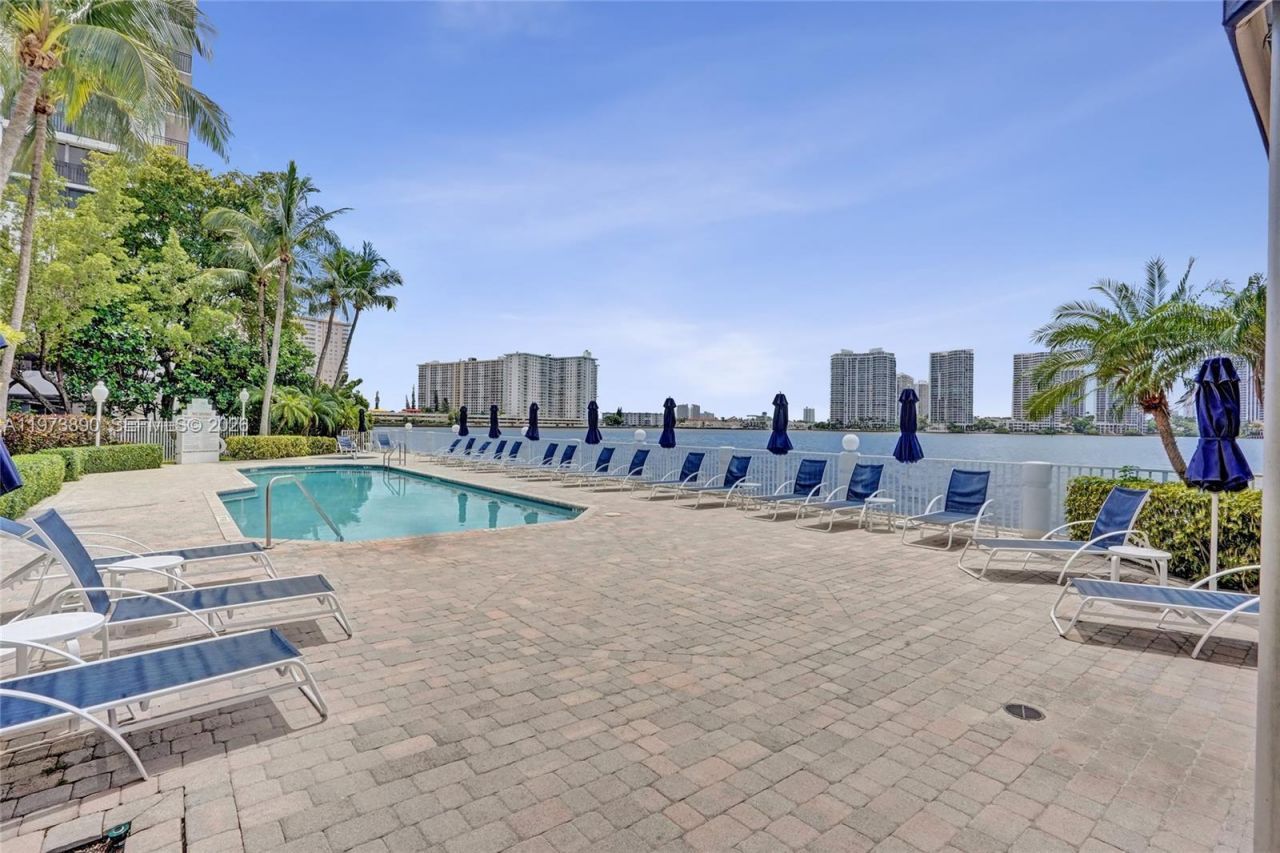 17700 N Bay Rd , Unit 805, Sunny Isles Beach, FL 33160 Photo