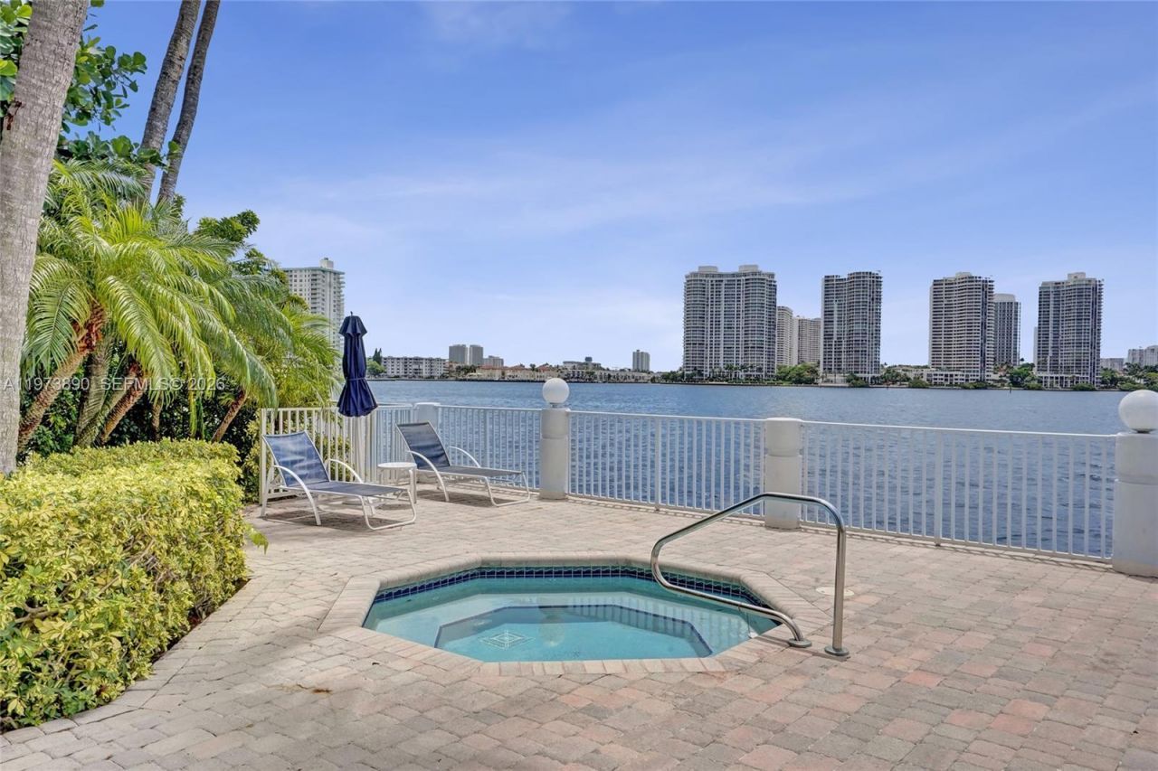 17700 N Bay Rd , Unit 805, Sunny Isles Beach, FL 33160 Photo