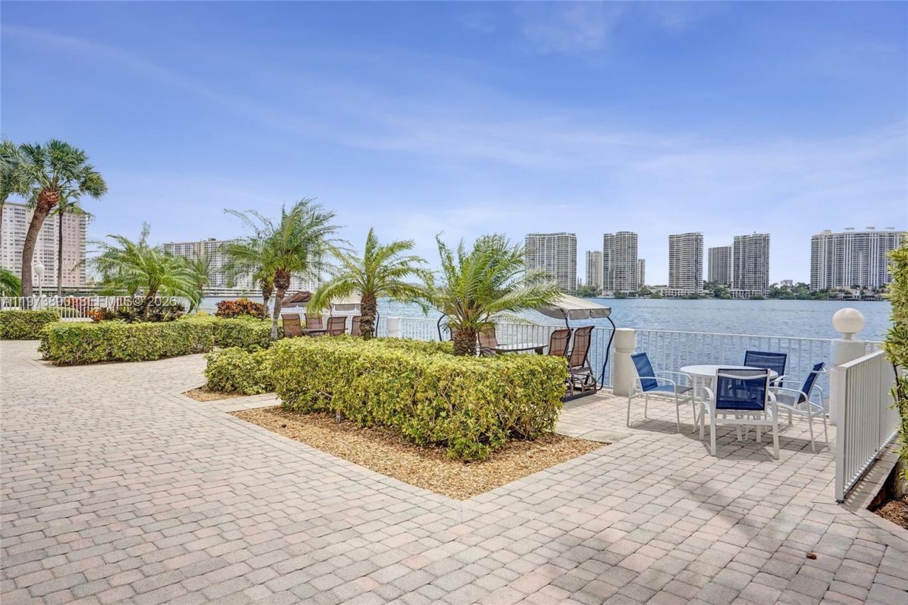 17700 N Bay Rd , Unit 805, Sunny Isles Beach, FL 33160 Photo