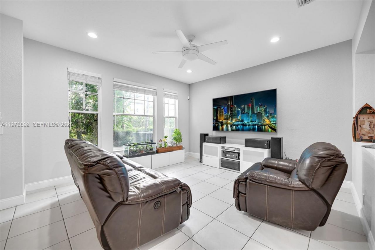 5731 NW 120th Ave, Coral Springs, FL 33076 Photo