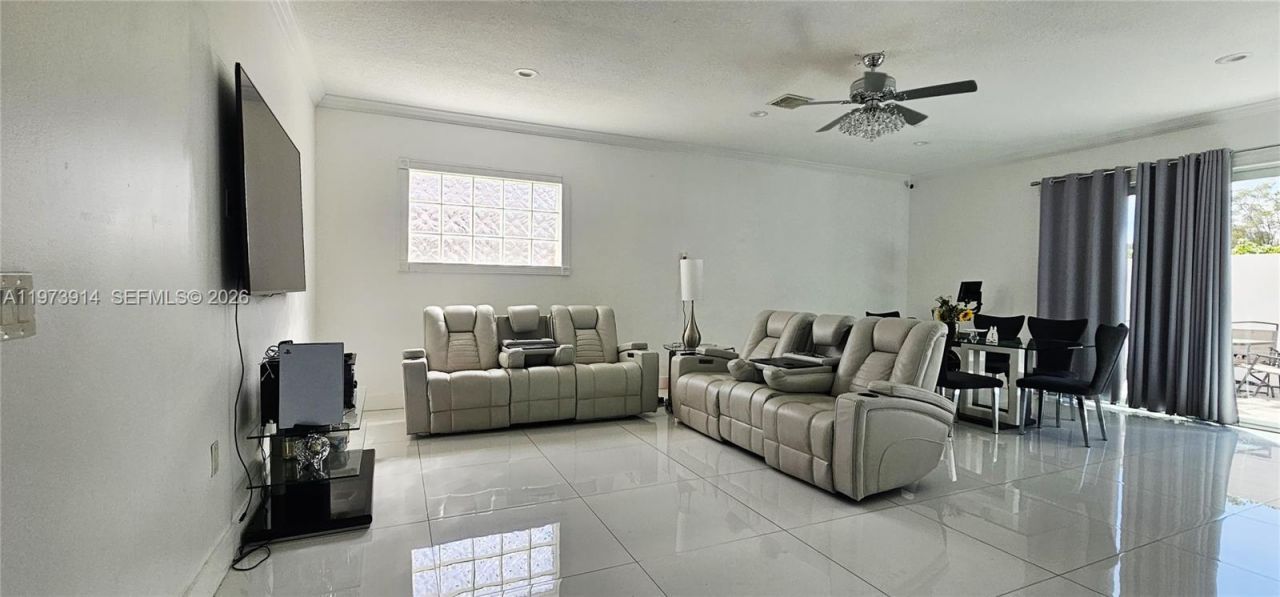 2150 NW 100th Ave, Pembroke Pines, FL 33024 Photo