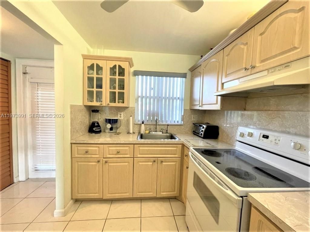 9900 Sunrise Lakes Blvd, Unit 210, Sunrise, FL 33322 Photo