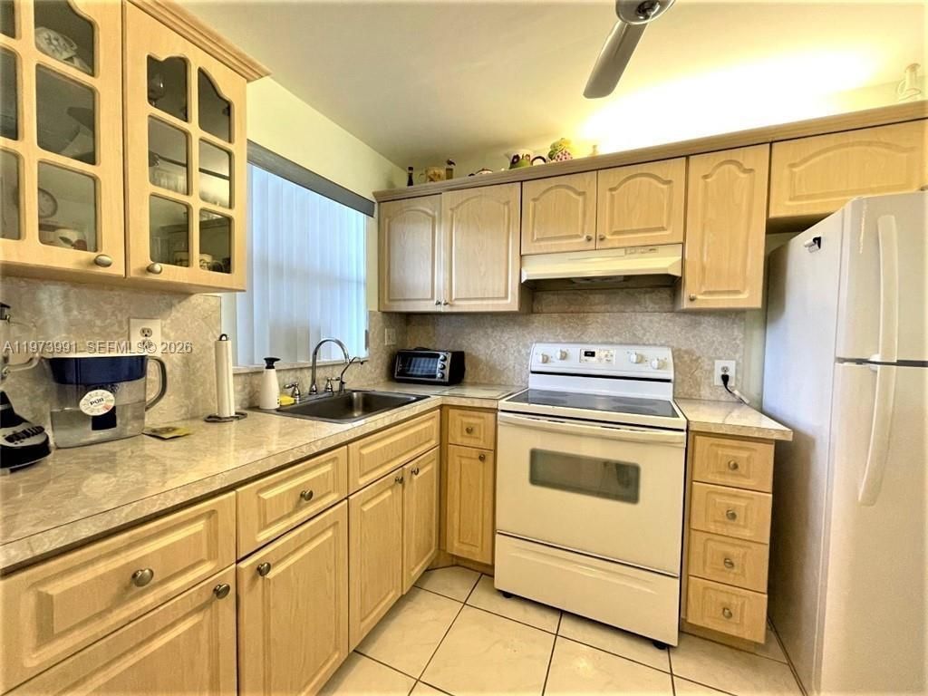 9900 Sunrise Lakes Blvd, Unit 210, Sunrise, FL 33322 Photo