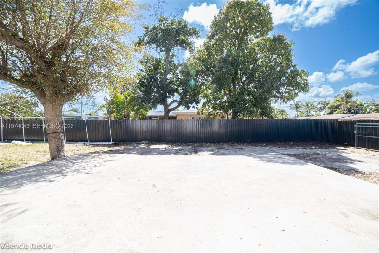 1090 NW 197th Ter , Miami Gardens, FL 33169 Photo