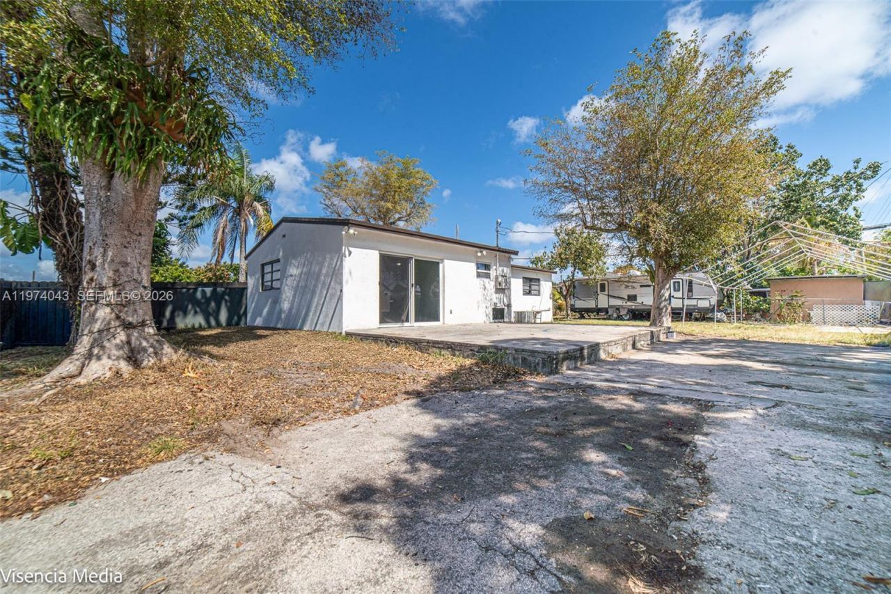 1090 NW 197th Ter , Miami Gardens, FL 33169 Photo