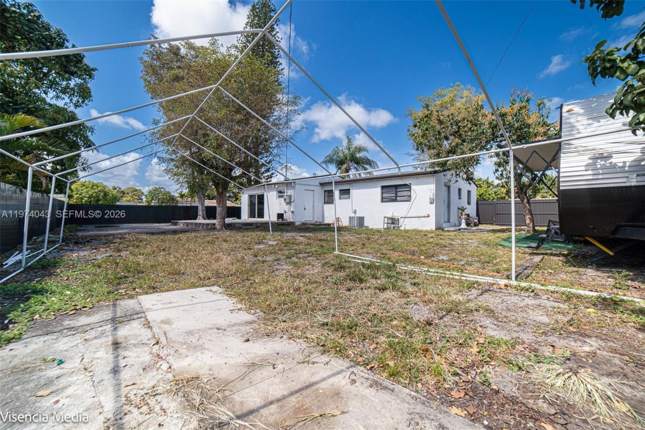 1090 NW 197th Ter , Miami Gardens, FL 33169 Photo