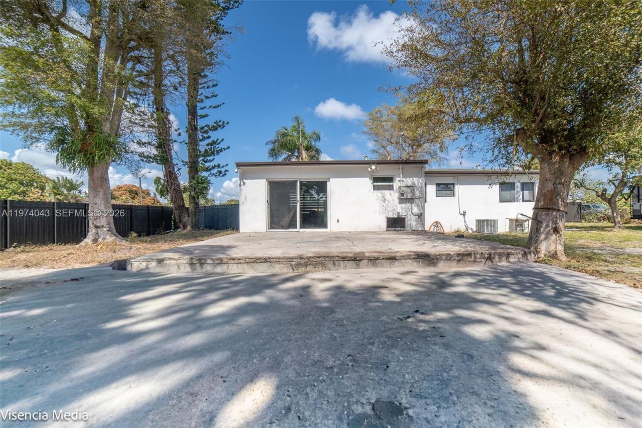 1090 NW 197th Ter , Miami Gardens, FL 33169 Photo