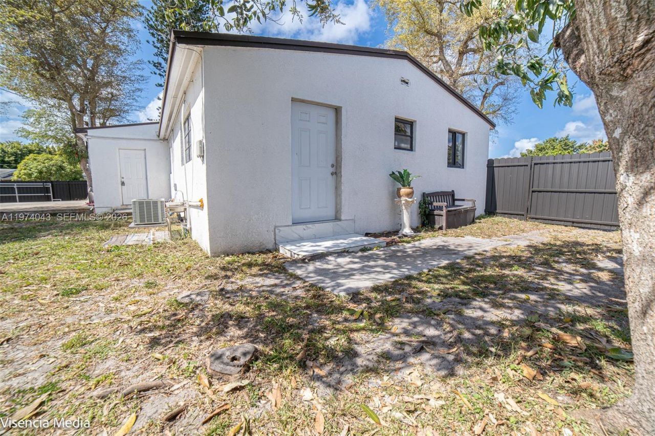 1090 NW 197th Ter , Miami Gardens, FL 33169 Photo