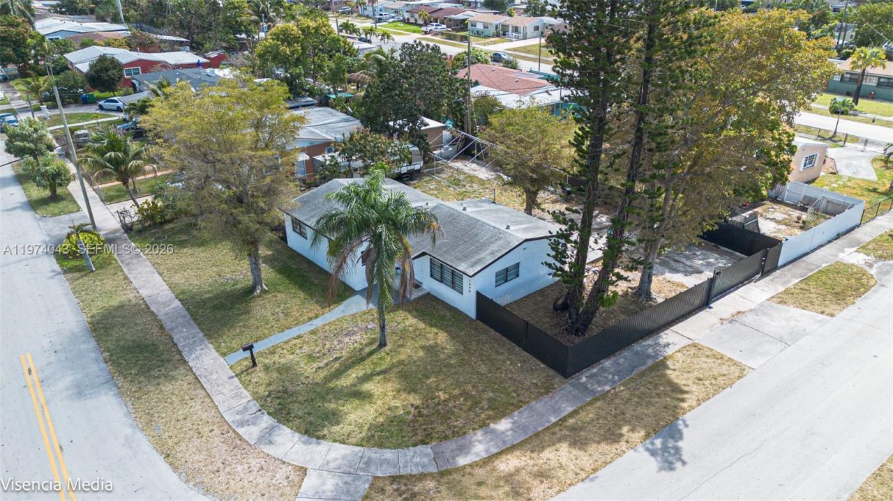 1090 NW 197th Ter , Miami Gardens, FL 33169 Photo