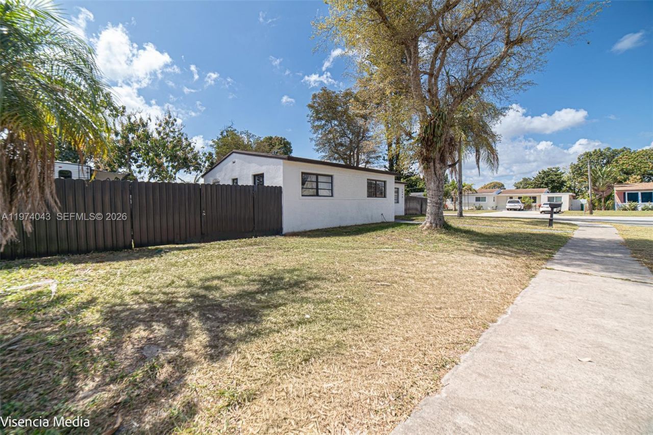 1090 NW 197th Ter , Miami Gardens, FL 33169 Photo